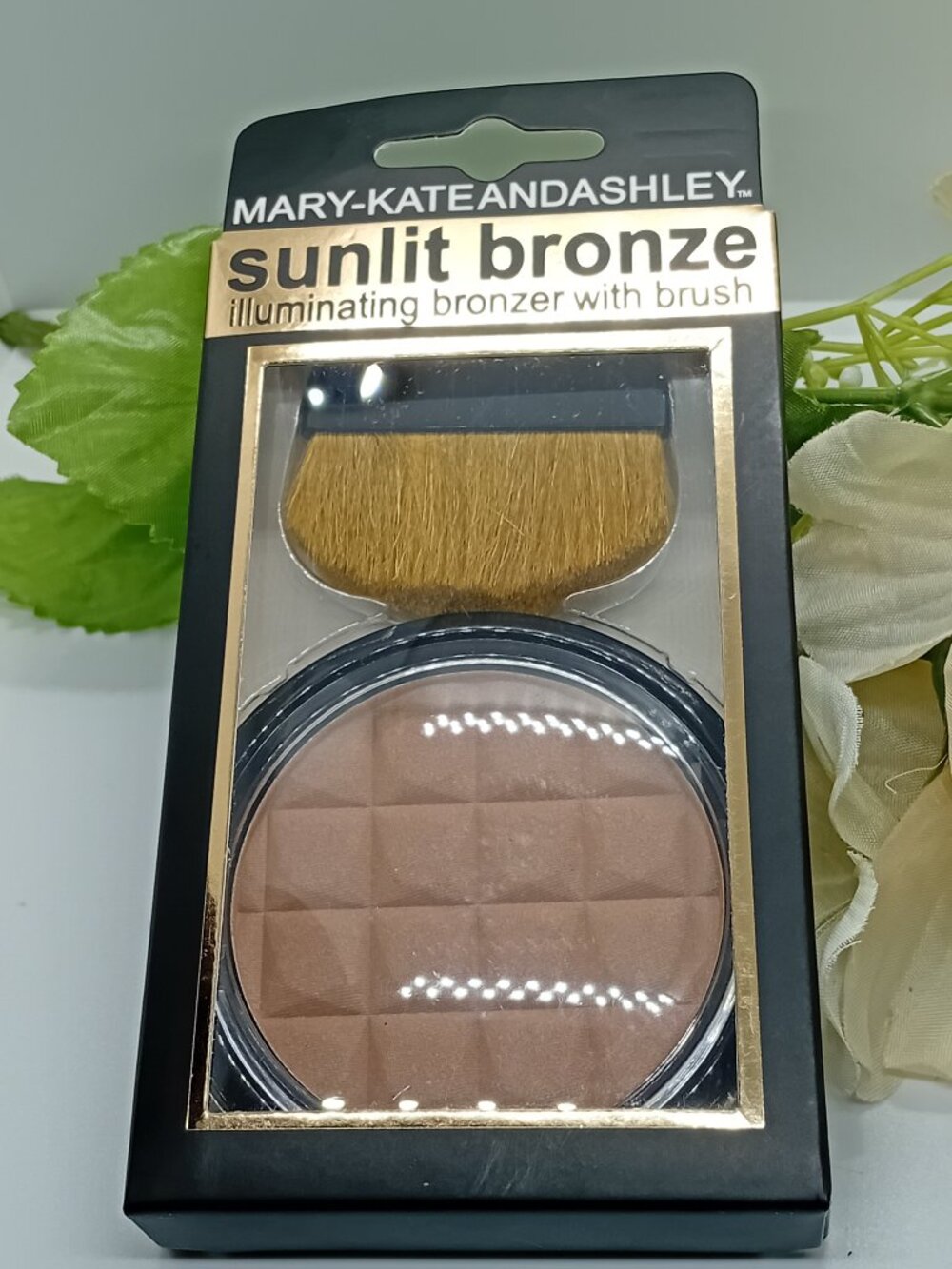 Mary Kate & Ashley Sunlit Bronze Illuminating Bronzer With Brush New In Box